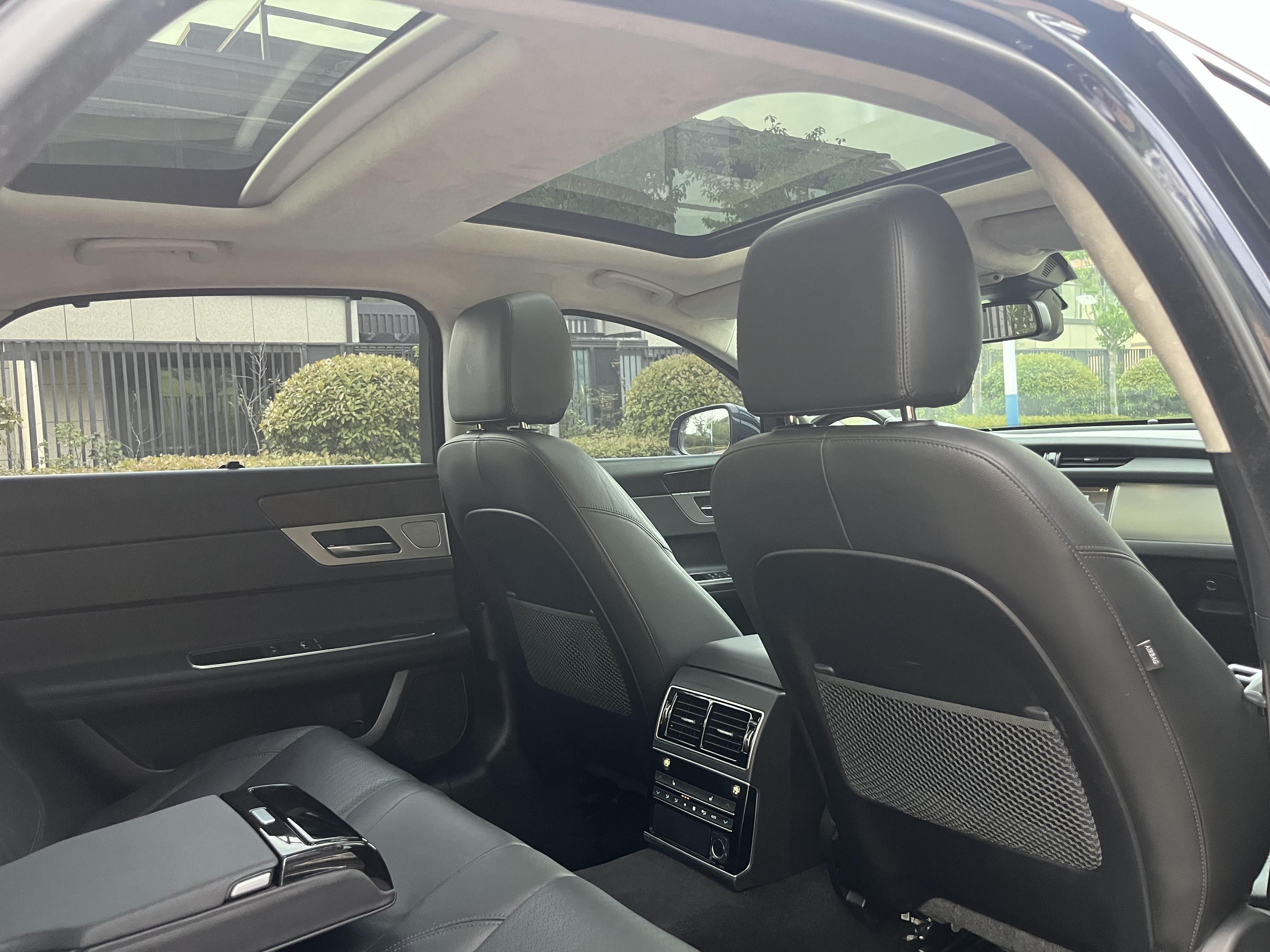 Jaguar XF 2018 thumb 4