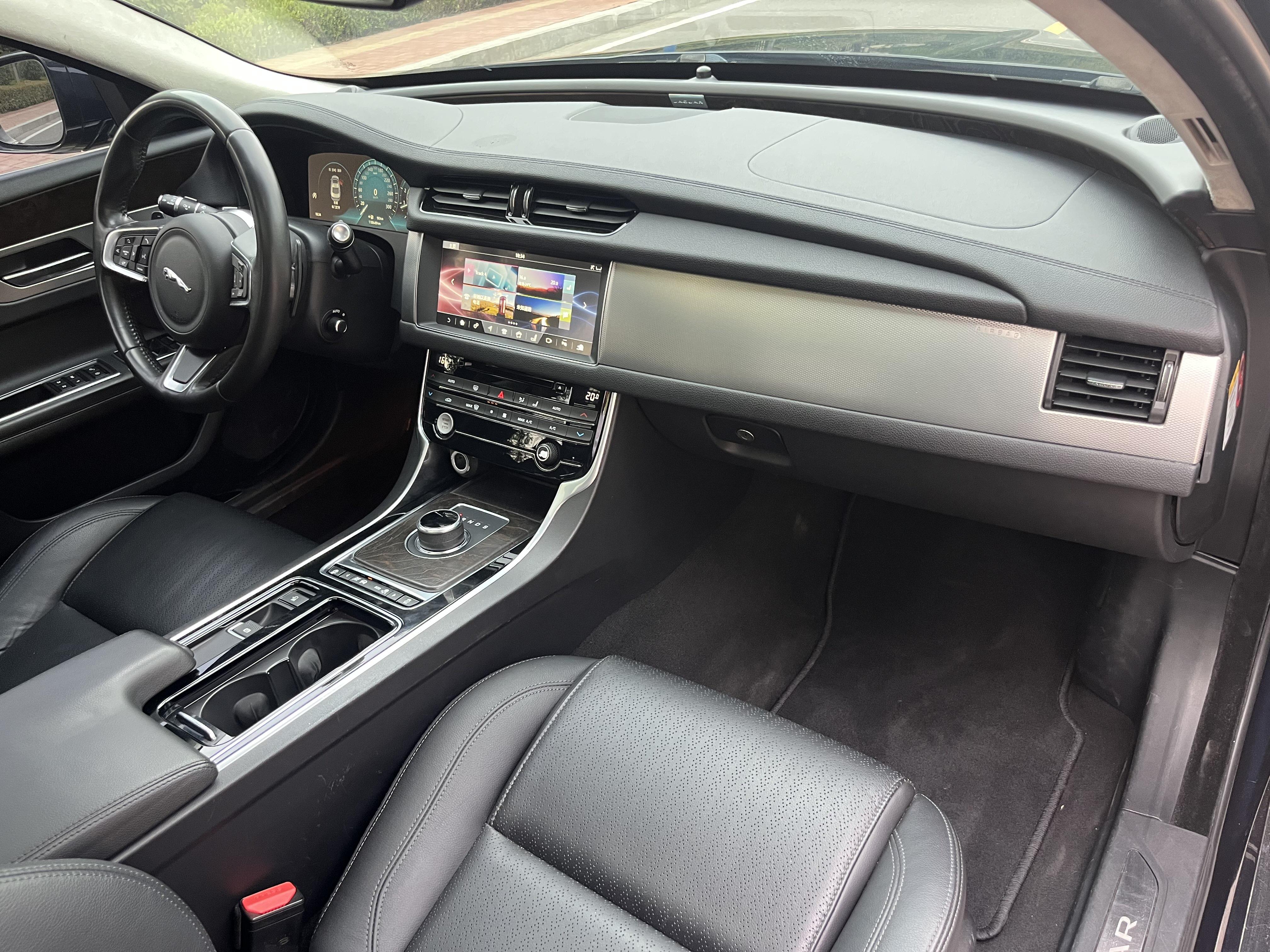 Jaguar XF 2018 thumb 6