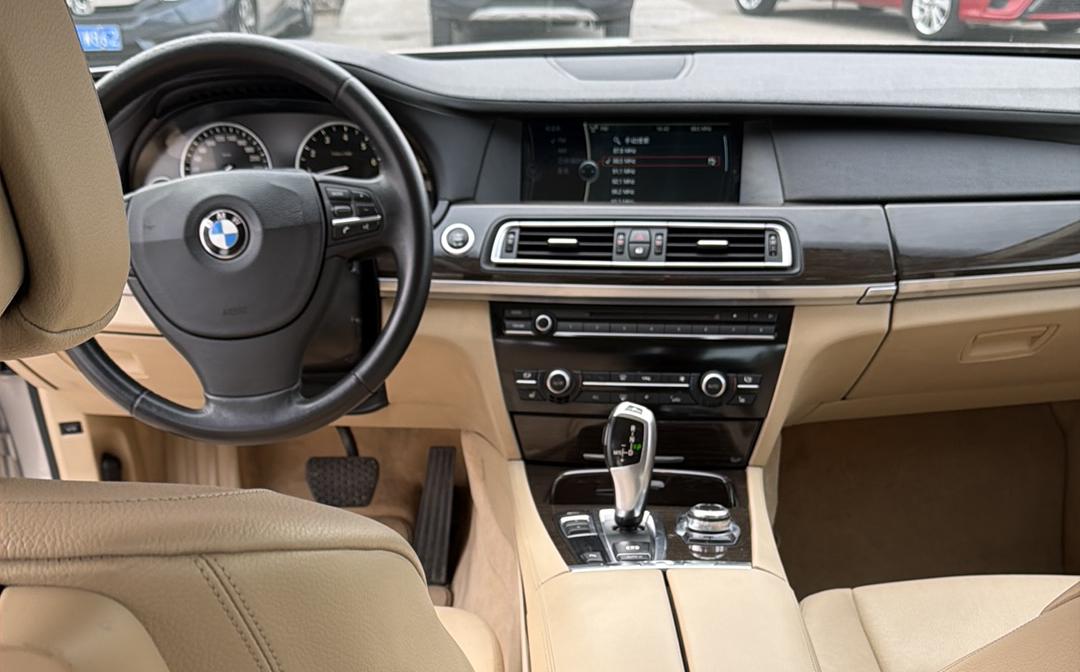 BMW 7 серии 2011 thumb 3