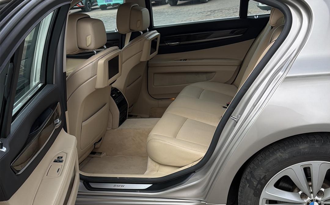 BMW 7 серии 2011 thumb 7