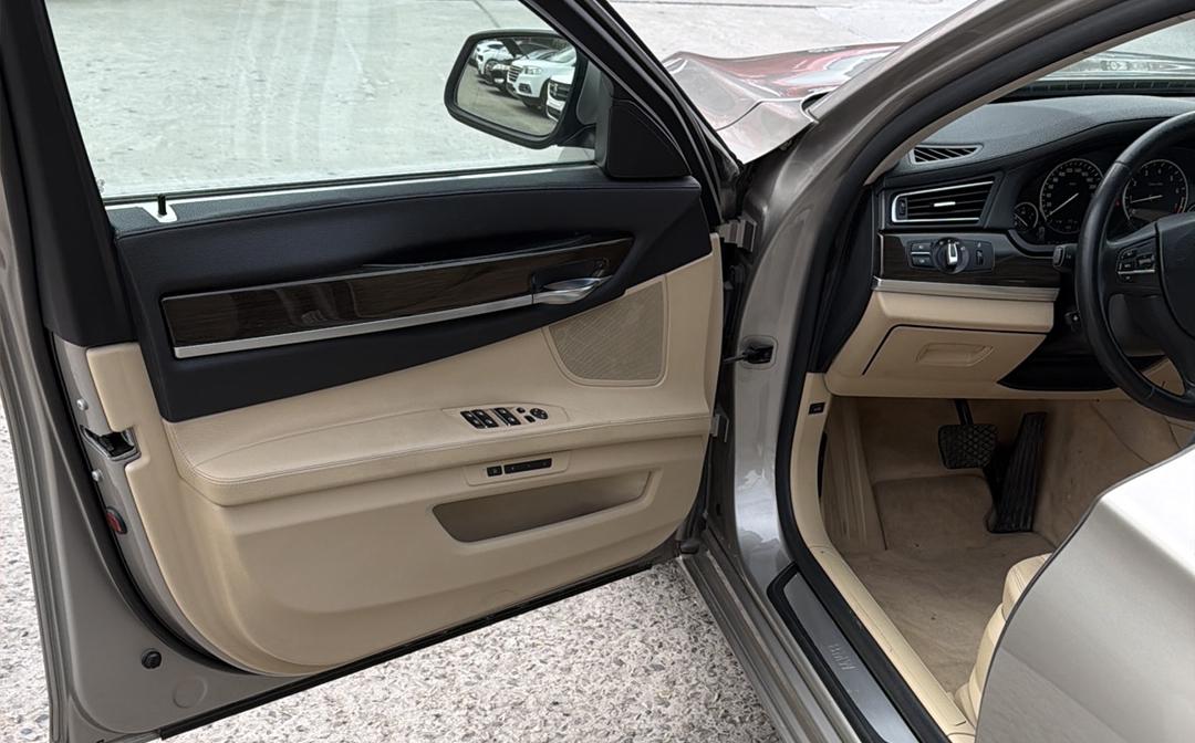 BMW 7 серии 2011 thumb 8