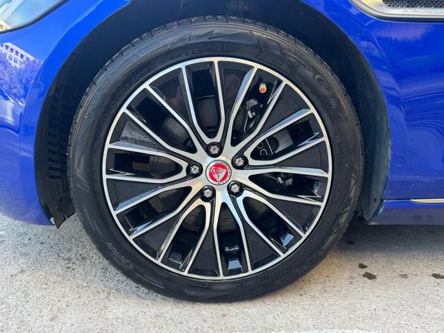 Jaguar XE 2021 thumb 2