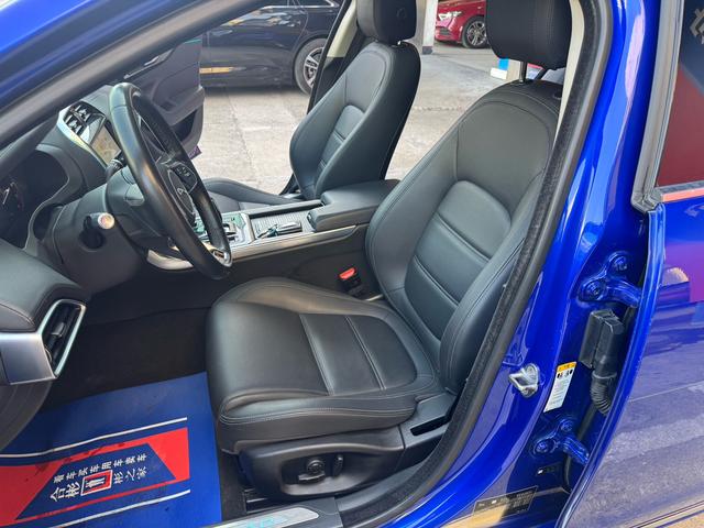 Jaguar XE 2021 thumb 5