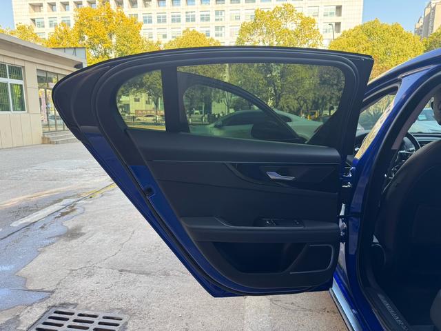 Jaguar XE 2021 thumb 7