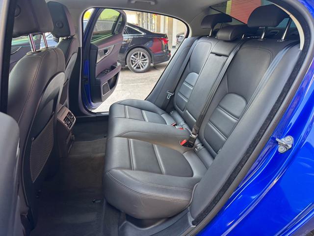 Jaguar XE 2021 thumb 8