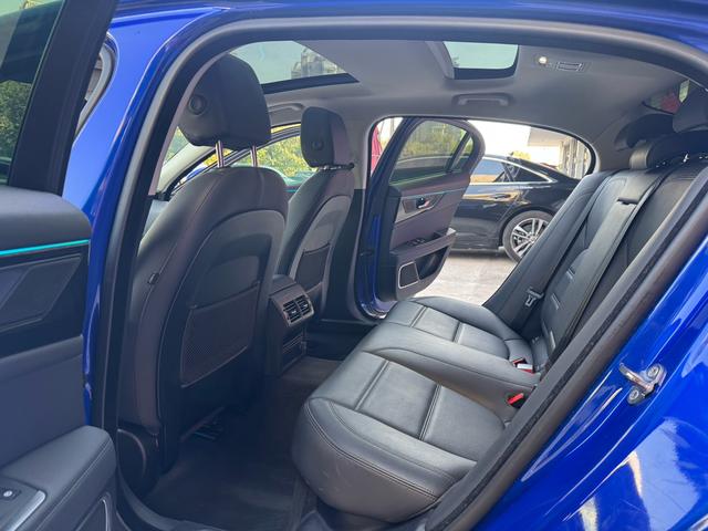 Jaguar XE 2021 thumb 9