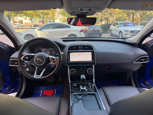 Jaguar XE 2021 thumb 11