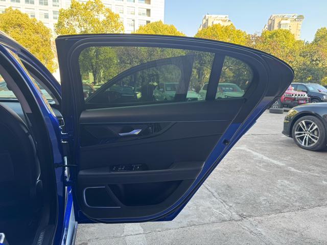 Jaguar XE 2021 thumb 12