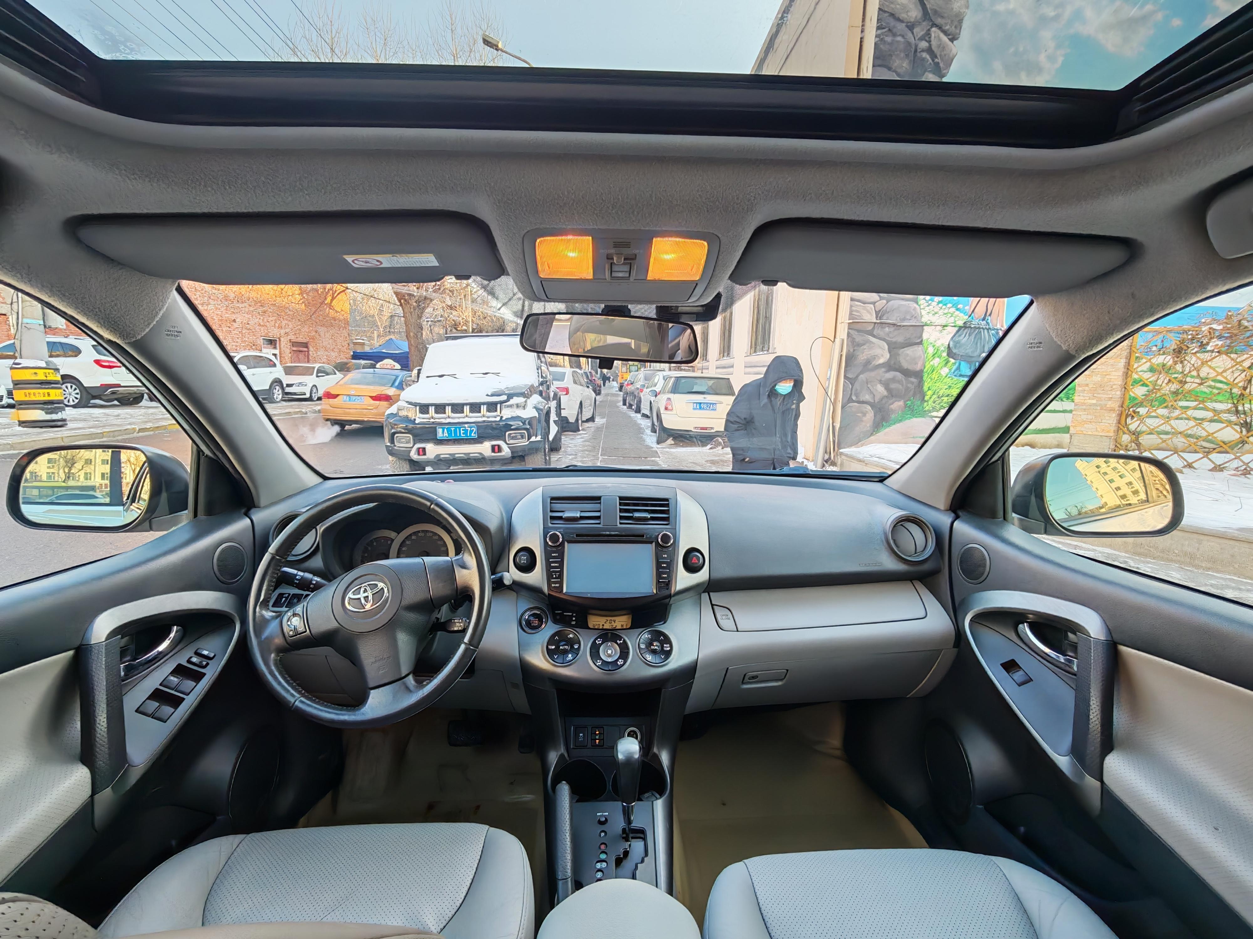 Toyota RAV4 2010 thumb 5