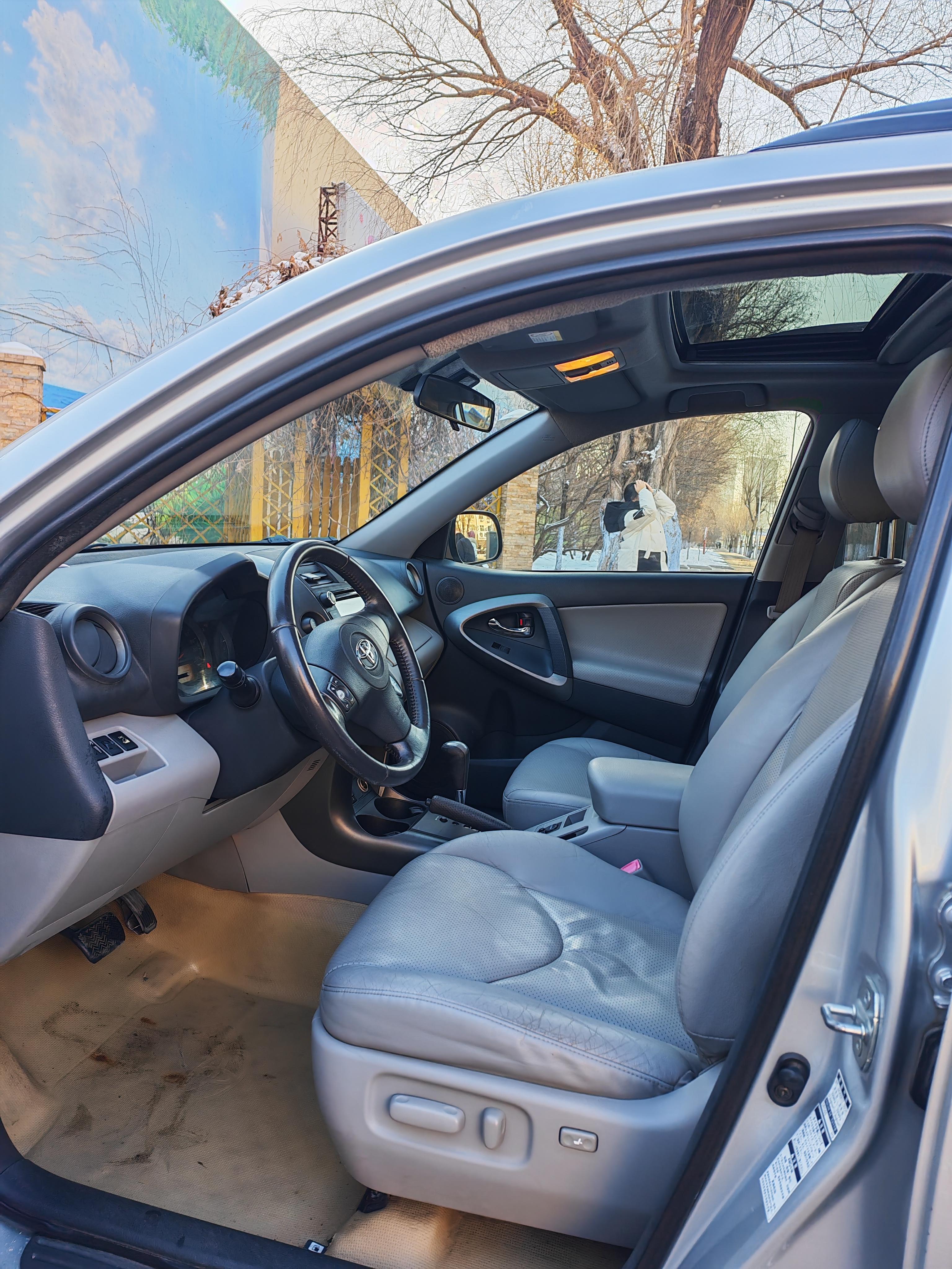 Toyota RAV4 2010 thumb 8
