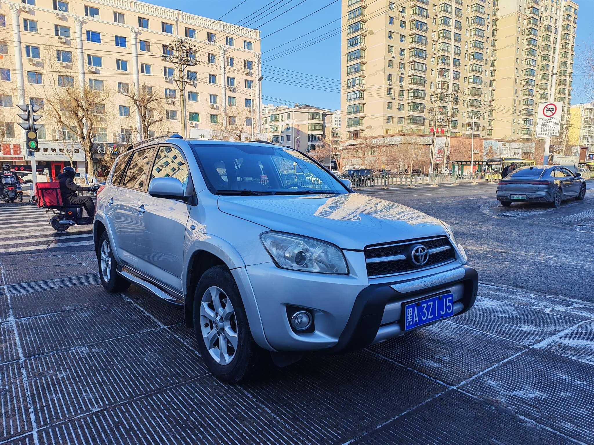 Toyota RAV4 2010 thumb 11
