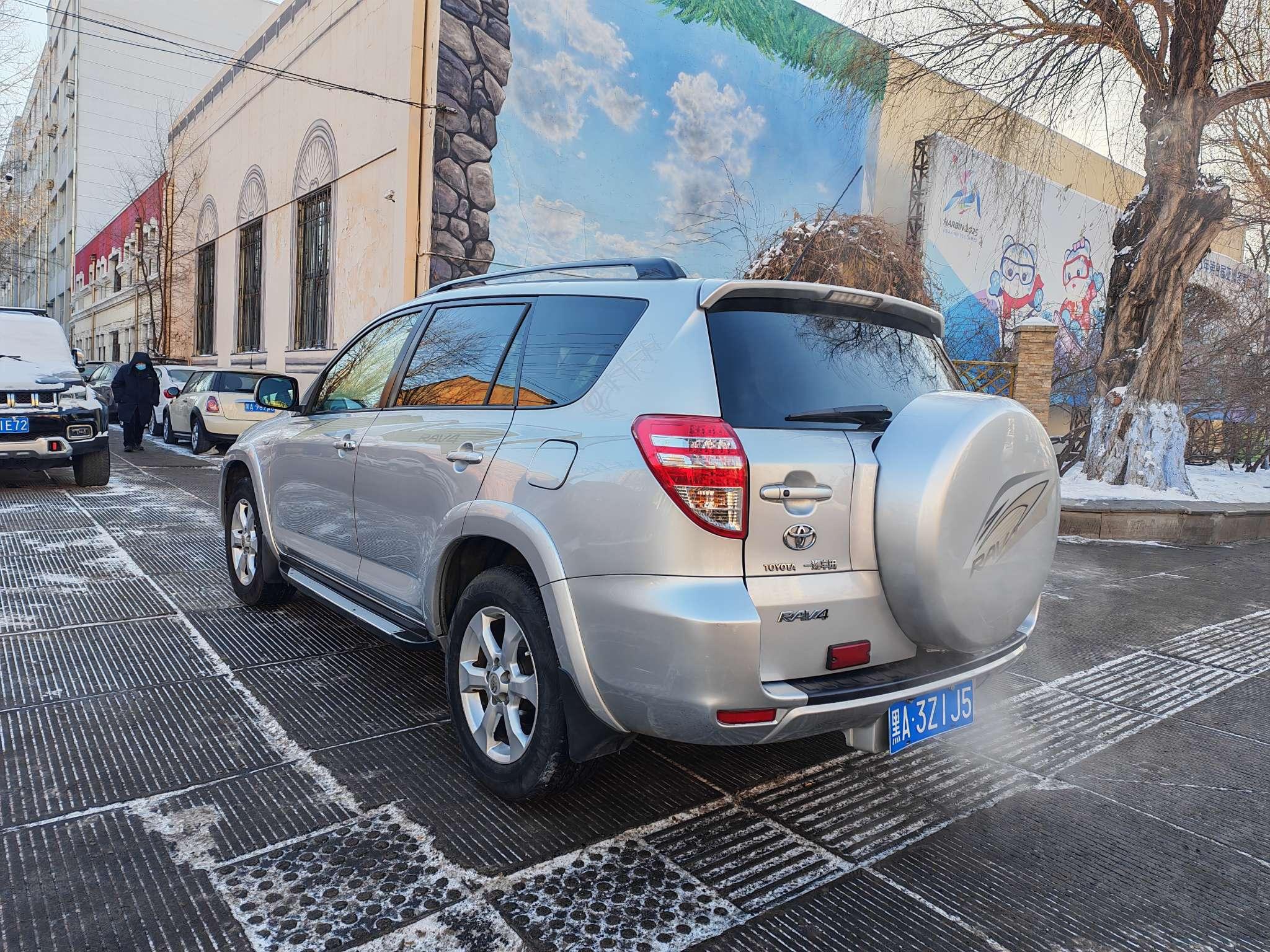 Toyota RAV4 2010 thumb 12
