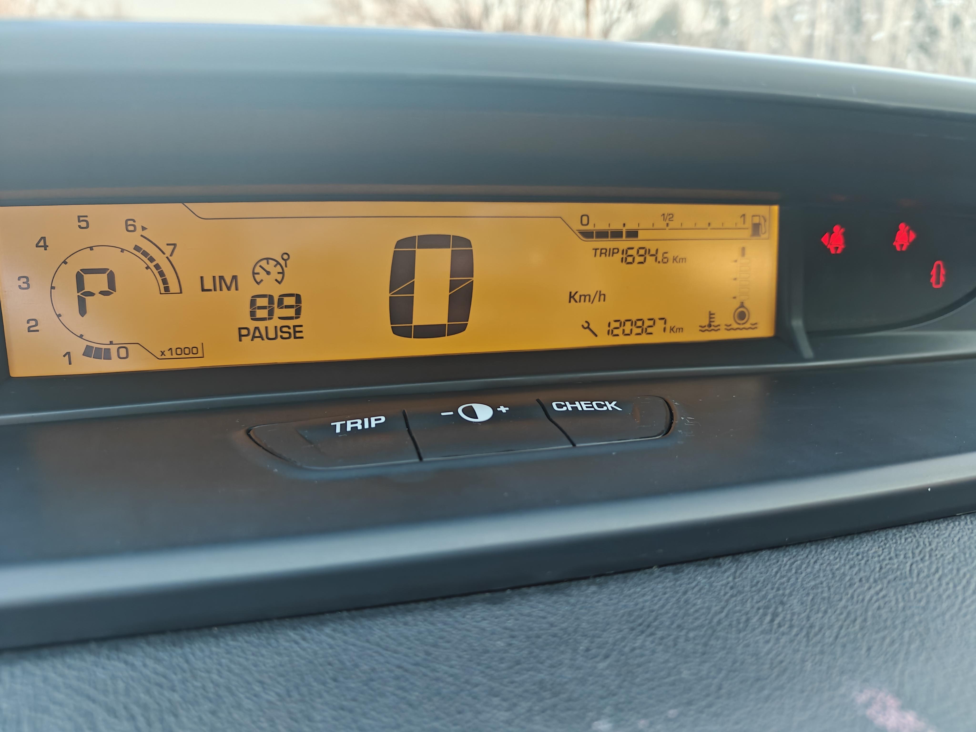 Citroen C4 2013 thumb 11