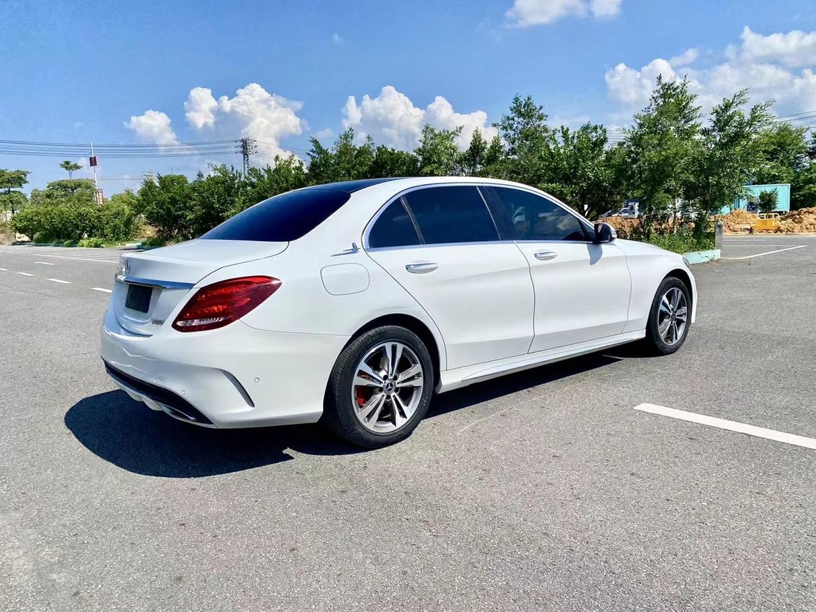 Mercedes-Benz C-Class 2017 thumb 4