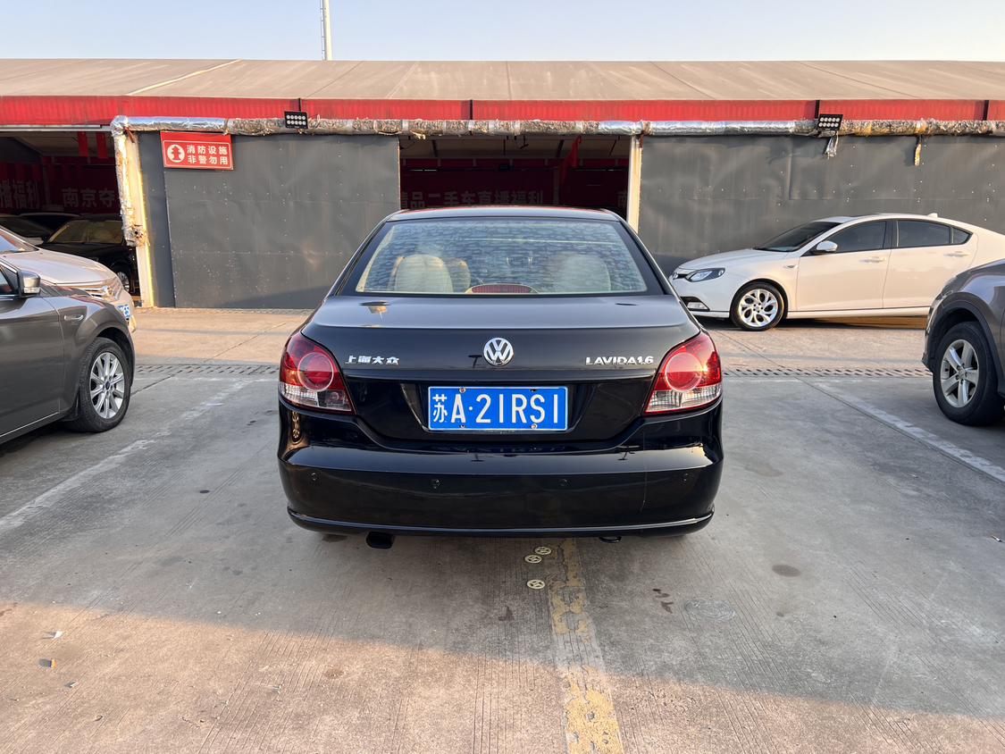 Volkswagen Lavida XR 2013 thumb 3