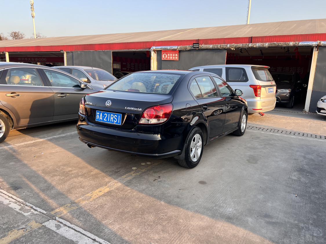 Volkswagen Lavida XR 2013 thumb 4