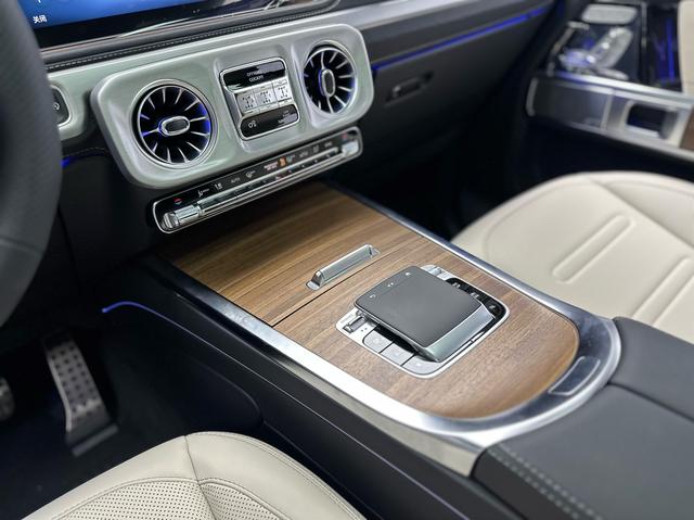 Mercedes-Benz G-Class 2025 thumb 5