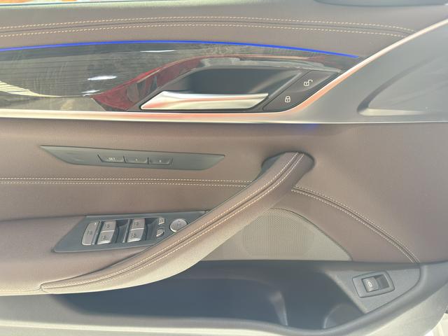 BMW 5 серии 2022 thumb 3