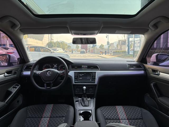 Volkswagen Lamando 2019 thumb 2