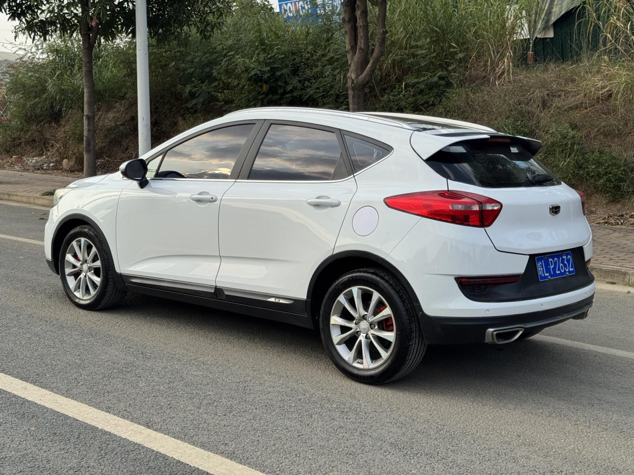 Geely GS 2017 thumb 2