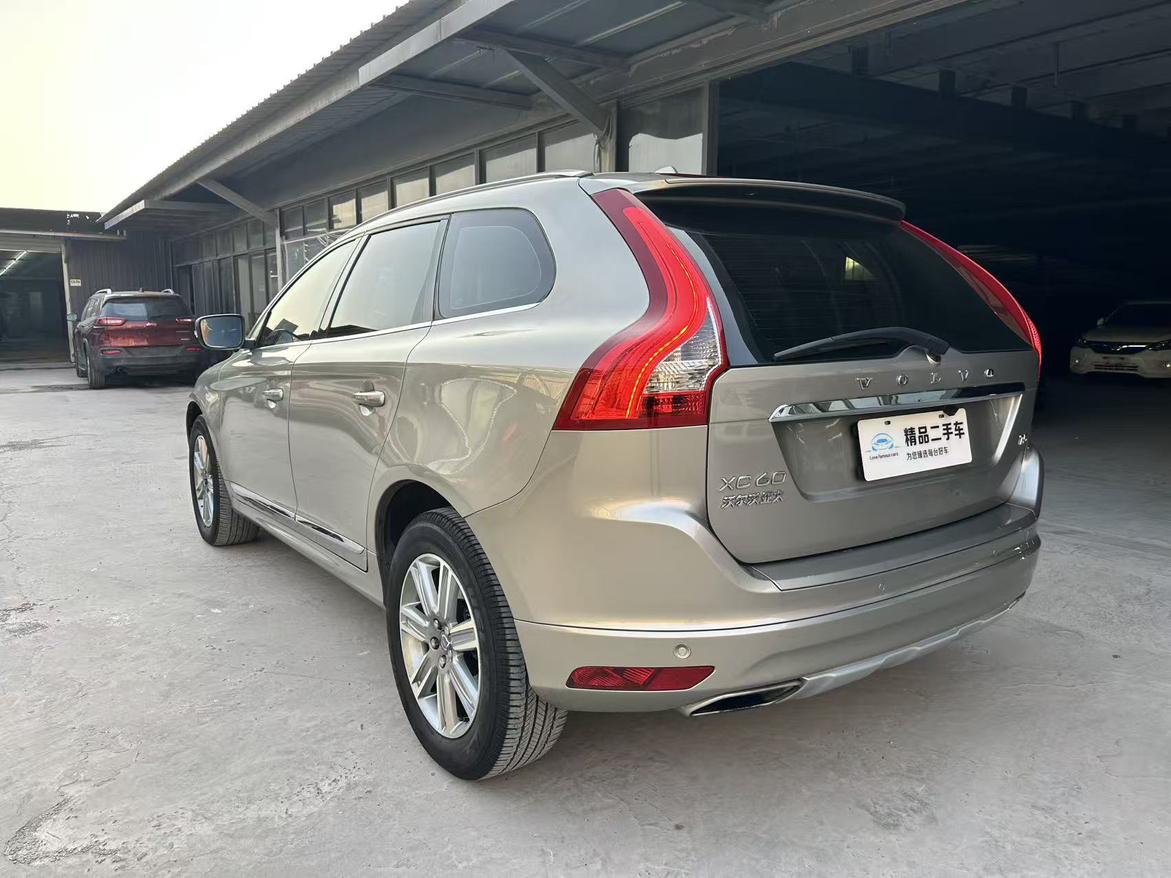 Volvo XC60 2016 thumb 2