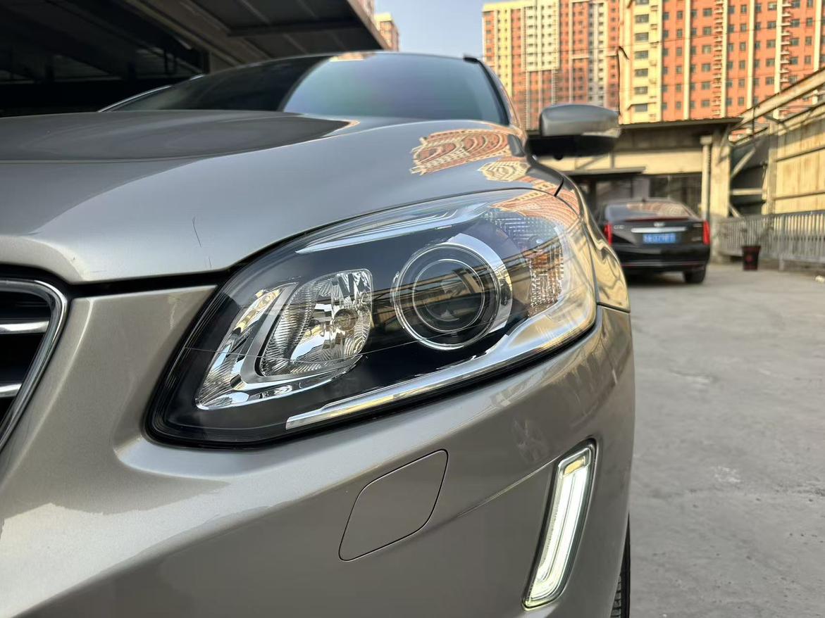 Volvo XC60 2016 thumb 5