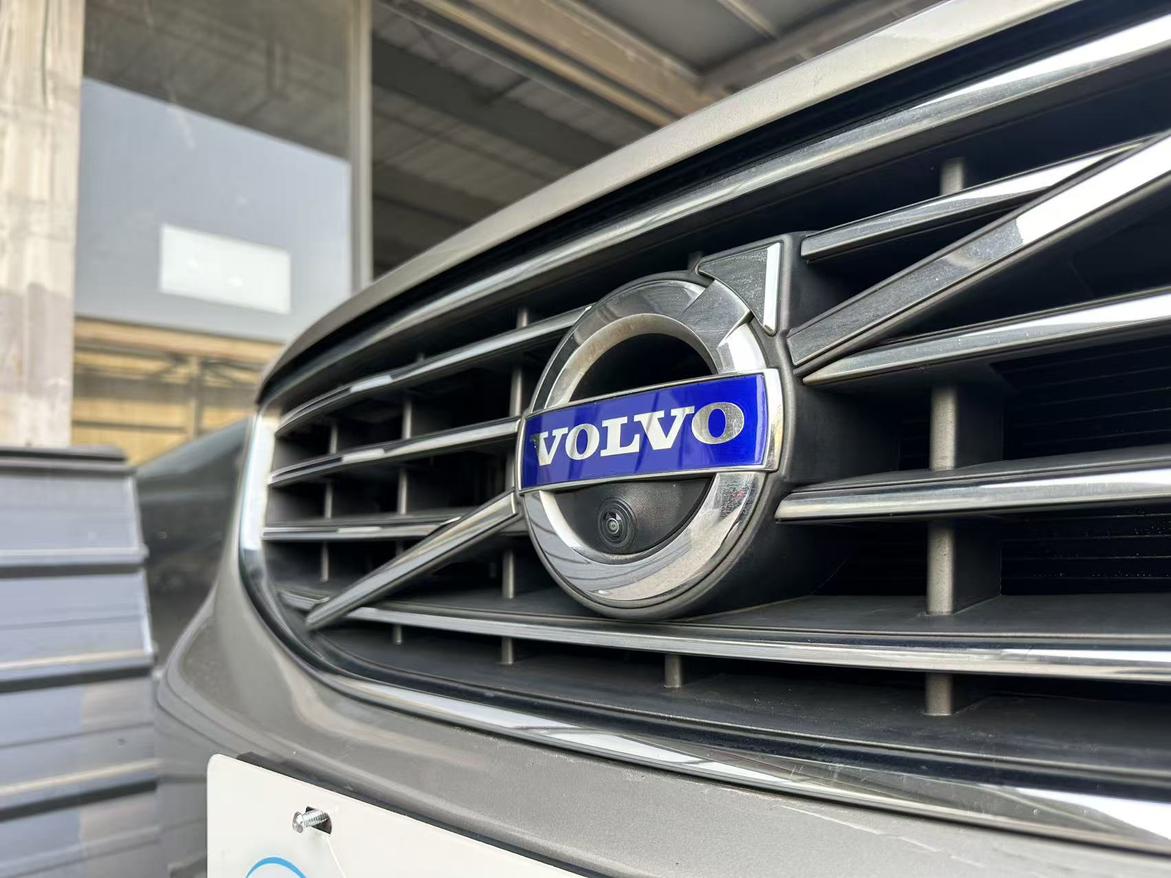 Volvo XC60 2016 thumb 6