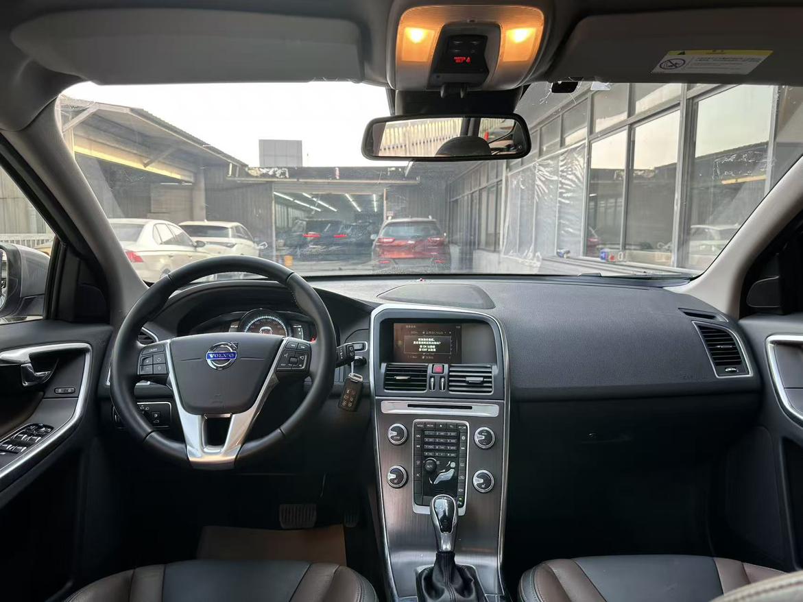 Volvo XC60 2016 thumb 8