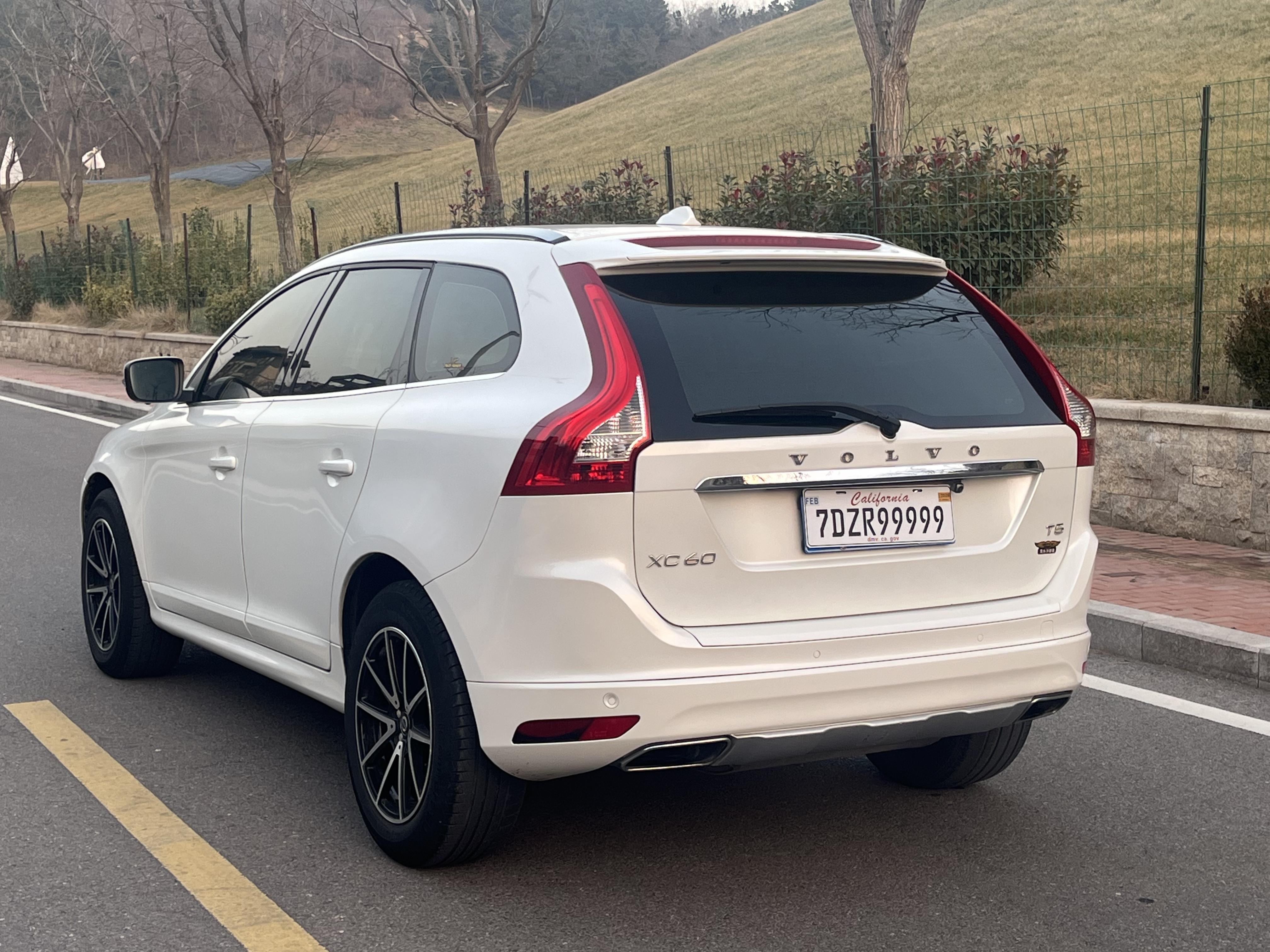 Volvo XC60 2016 thumb 3