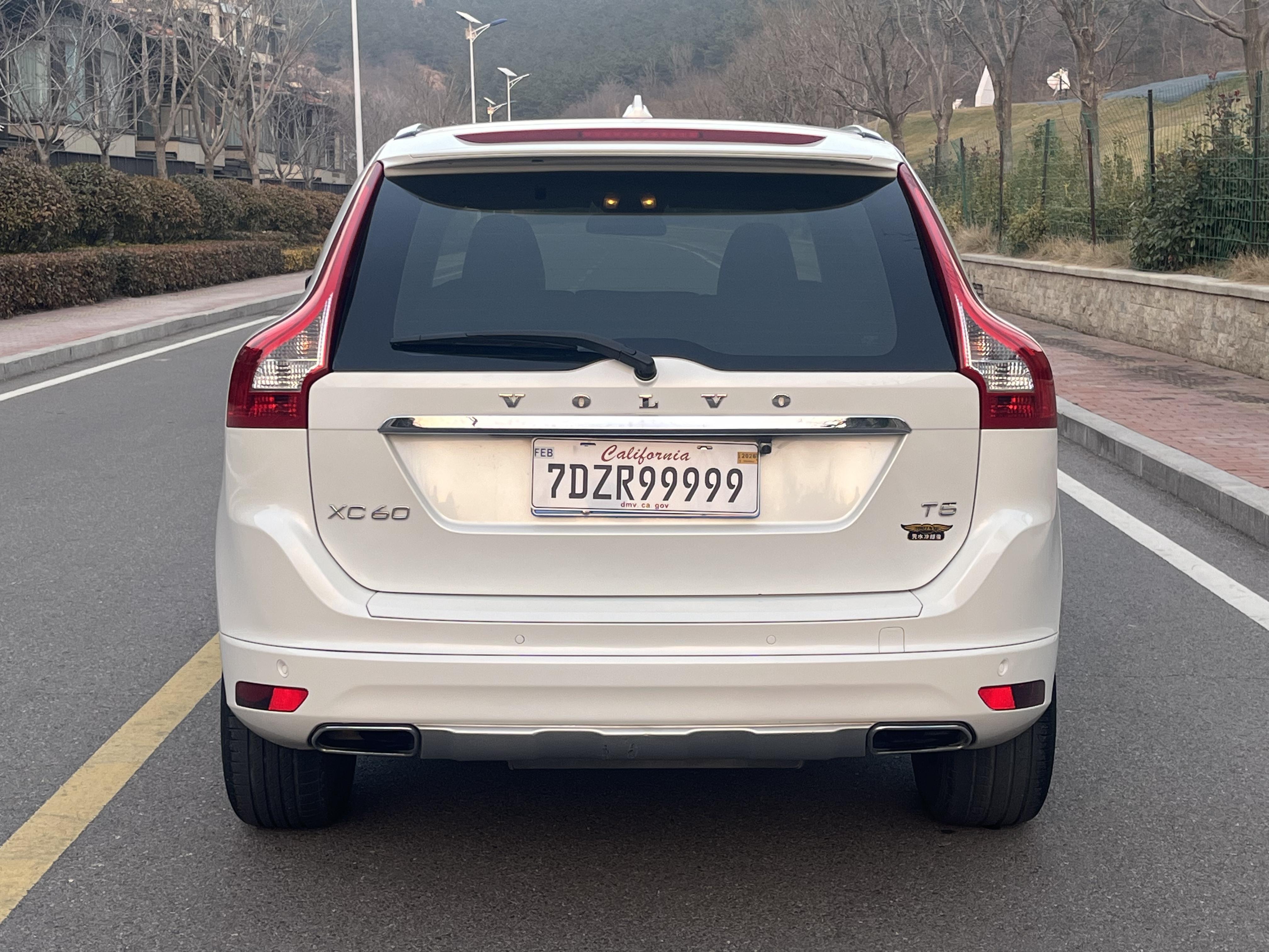 Volvo XC60 2016 thumb 4