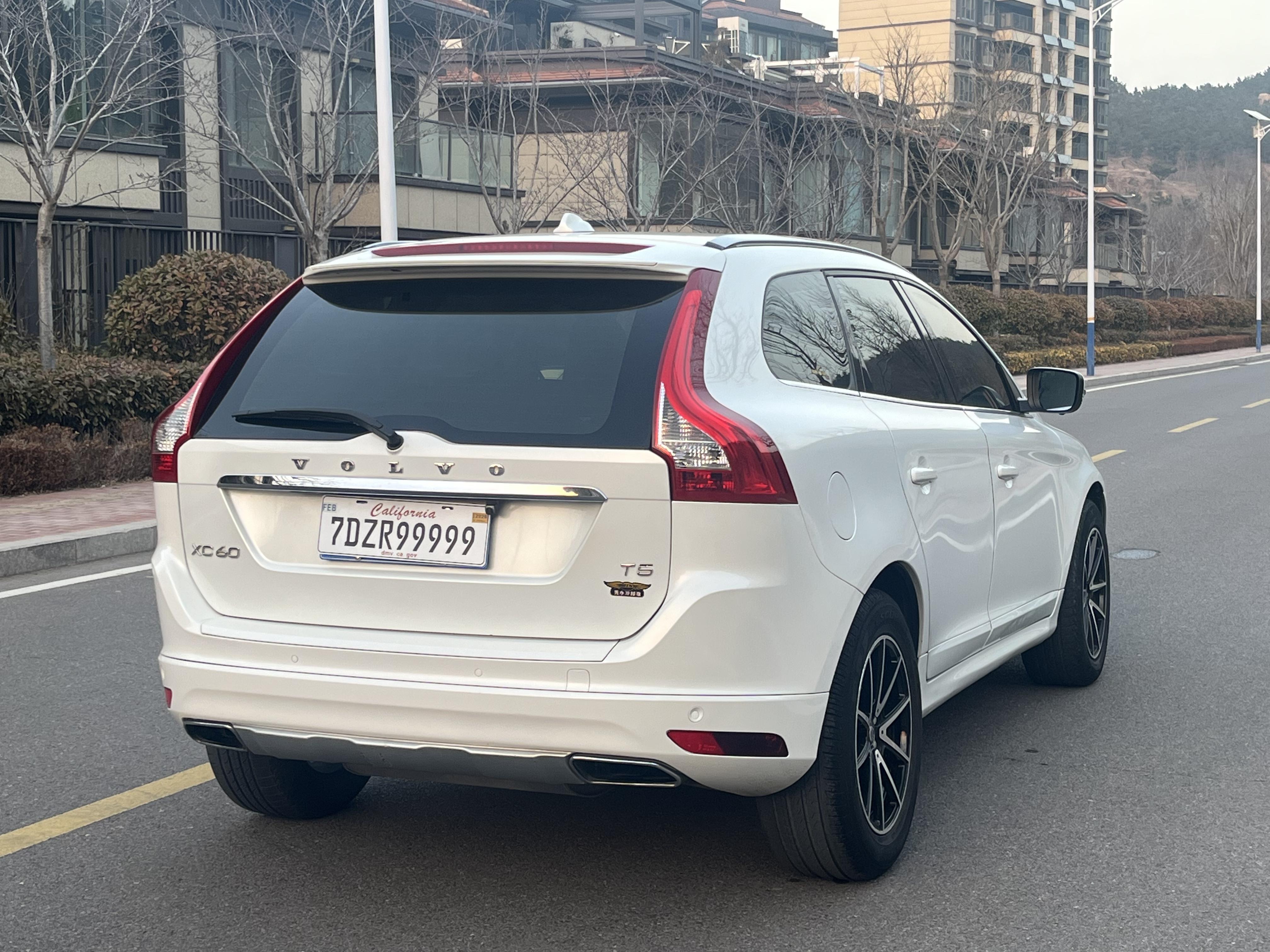 Volvo XC60 2016 thumb 5