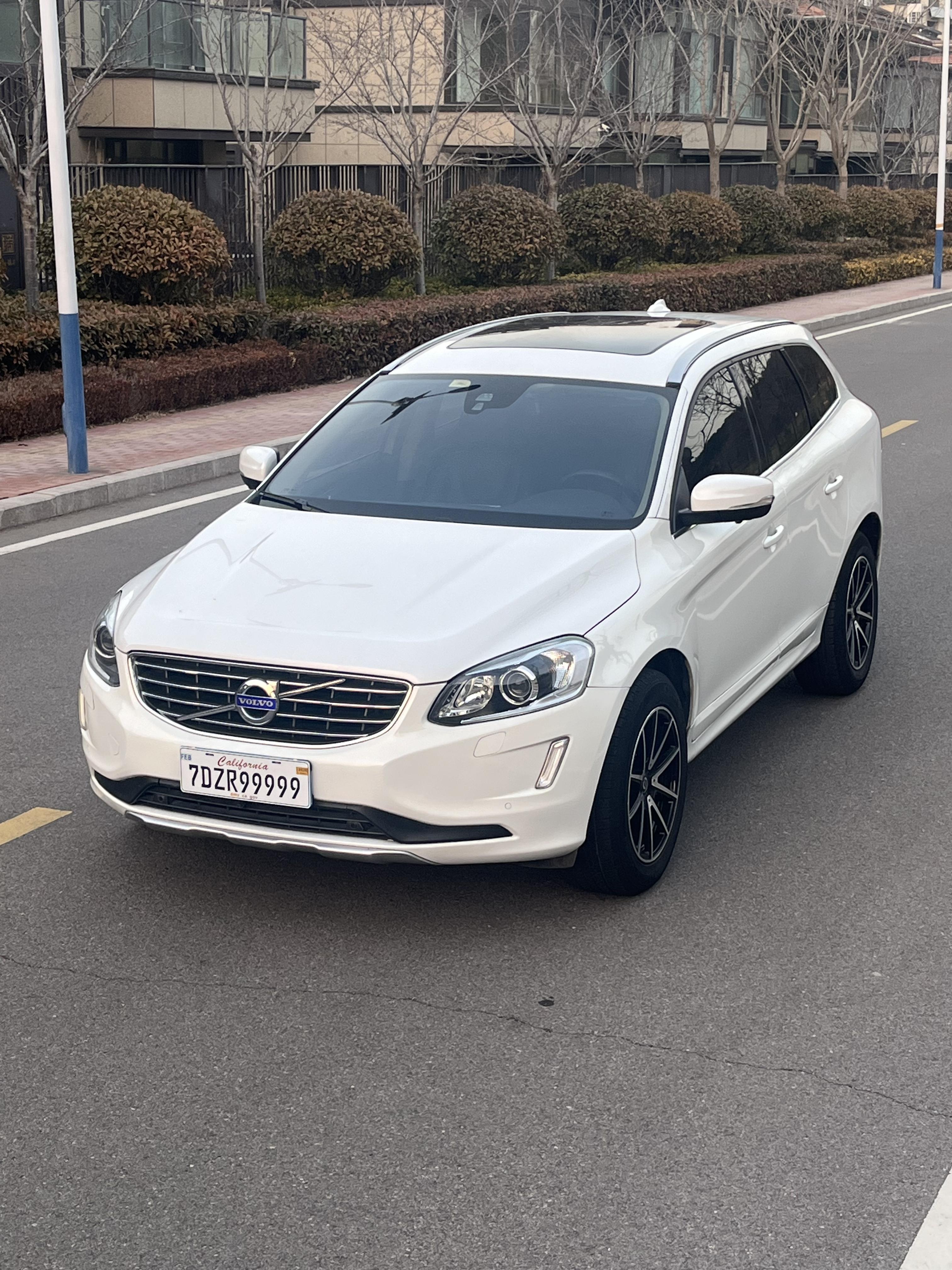 Volvo XC60 2016 thumb 6