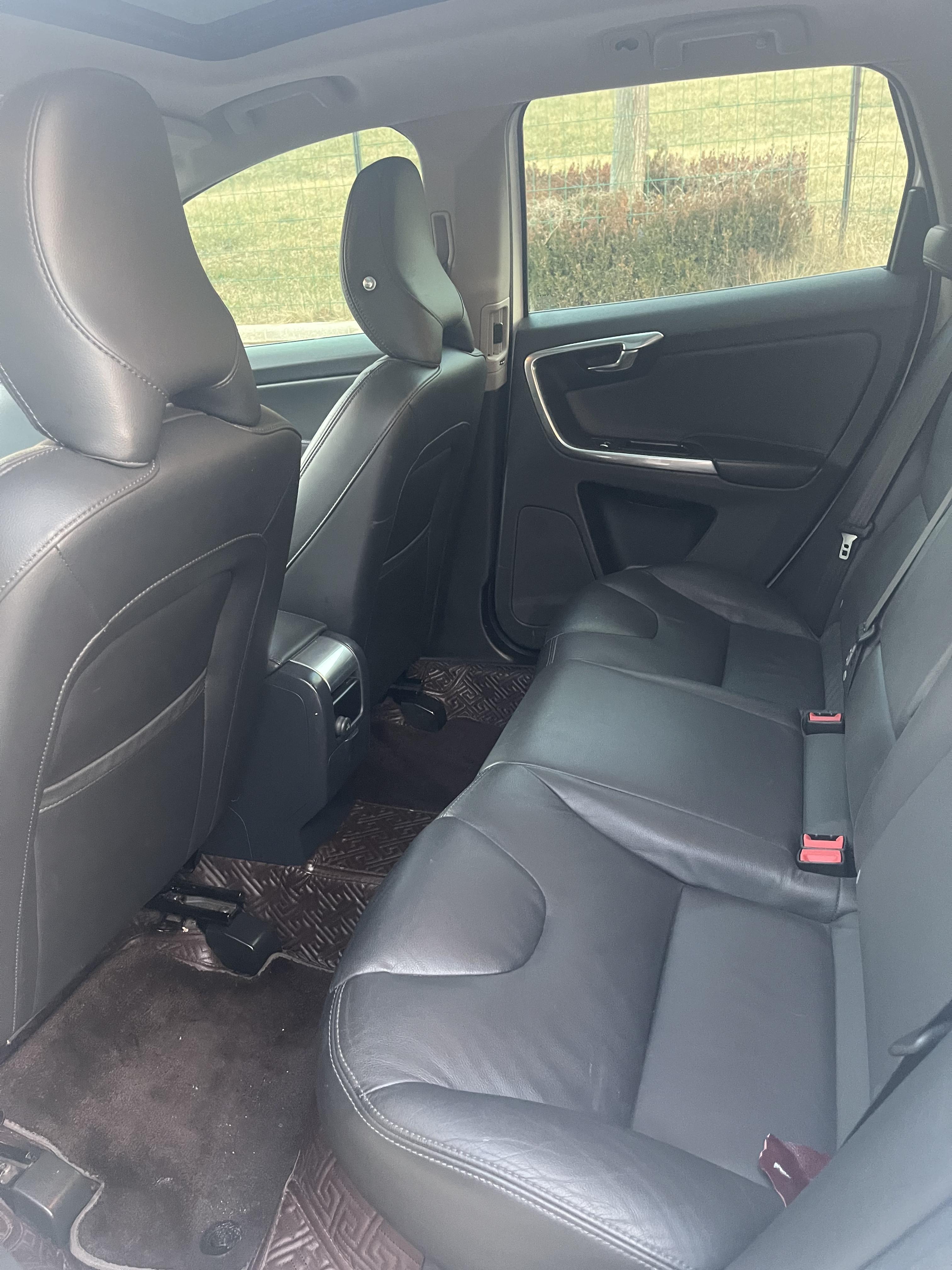 Volvo XC60 2016 thumb 8