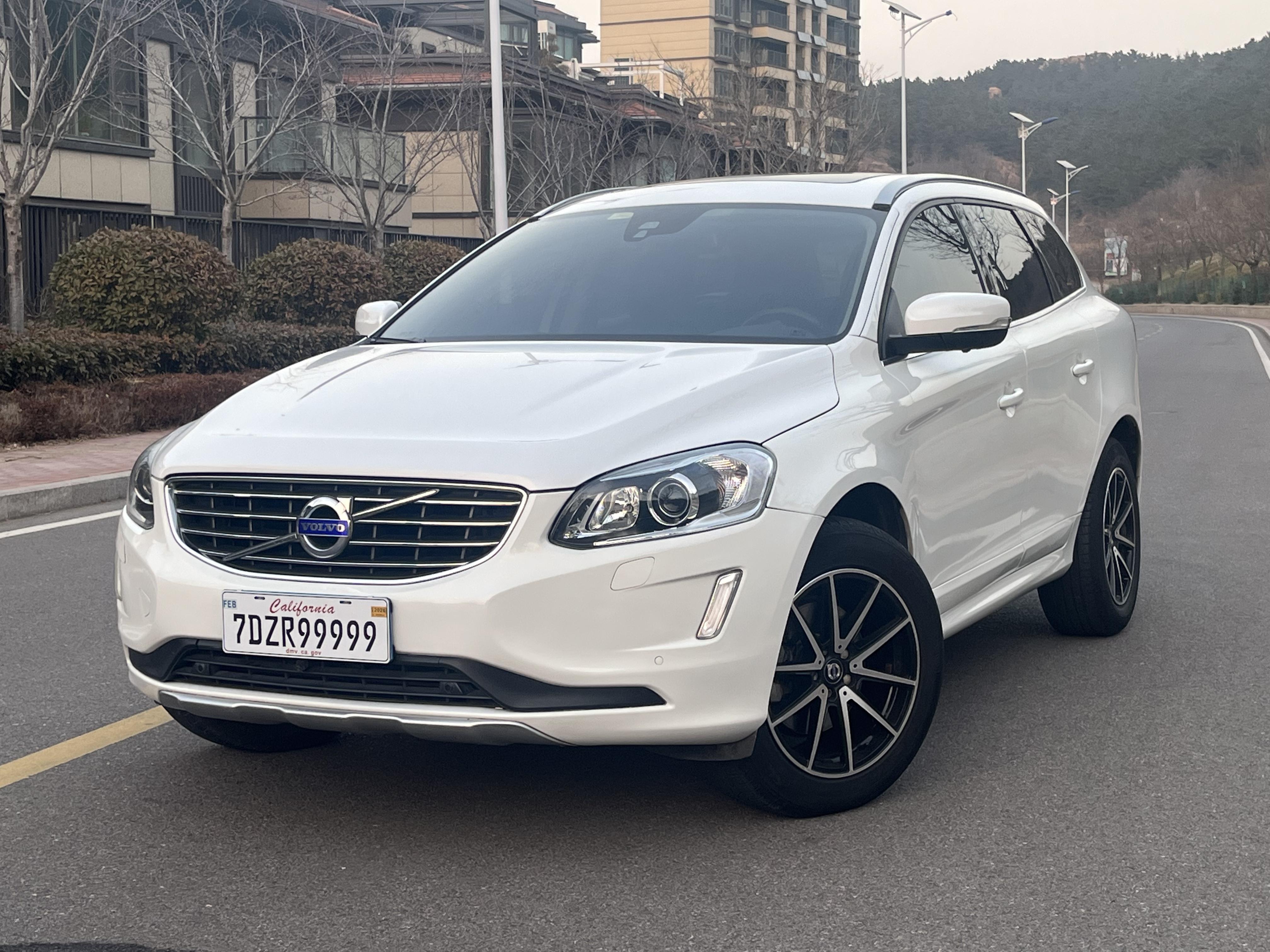 Volvo XC60 2016 thumb 9