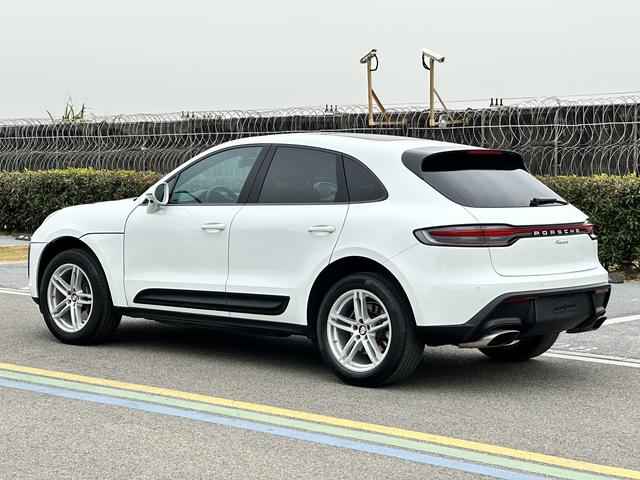 Porsche Macan 2023 thumb 2