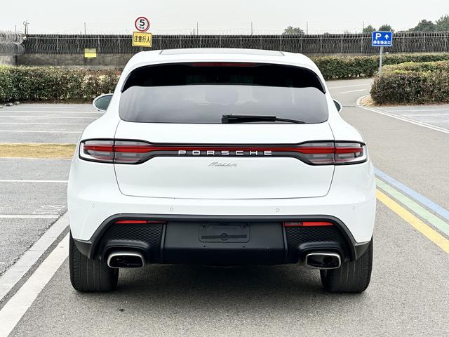 Porsche Macan 2023 thumb 3