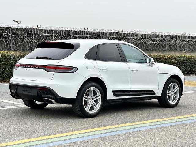 Porsche Macan 2023 thumb 4
