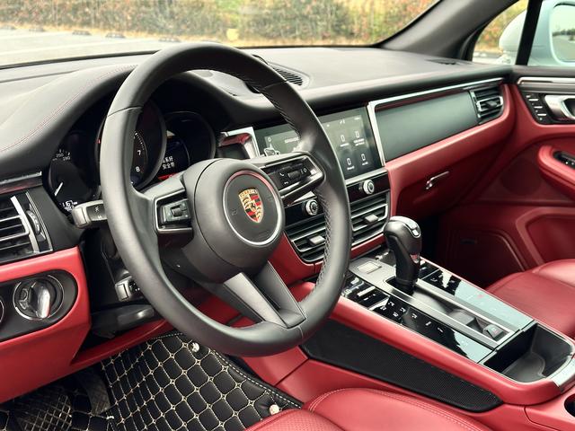 Porsche Macan 2023 thumb 6