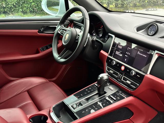Porsche Macan 2023 thumb 9