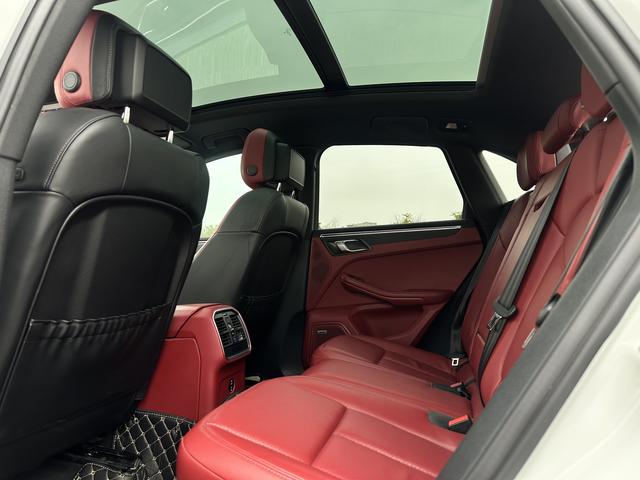 Porsche Macan 2023 thumb 10