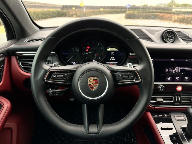 Porsche Macan 2023 thumb 11