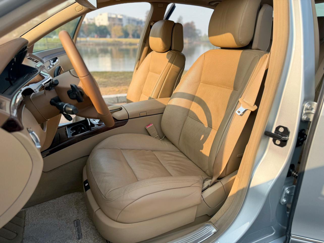 Mercedes-Benz S-Class 2010 thumb 10