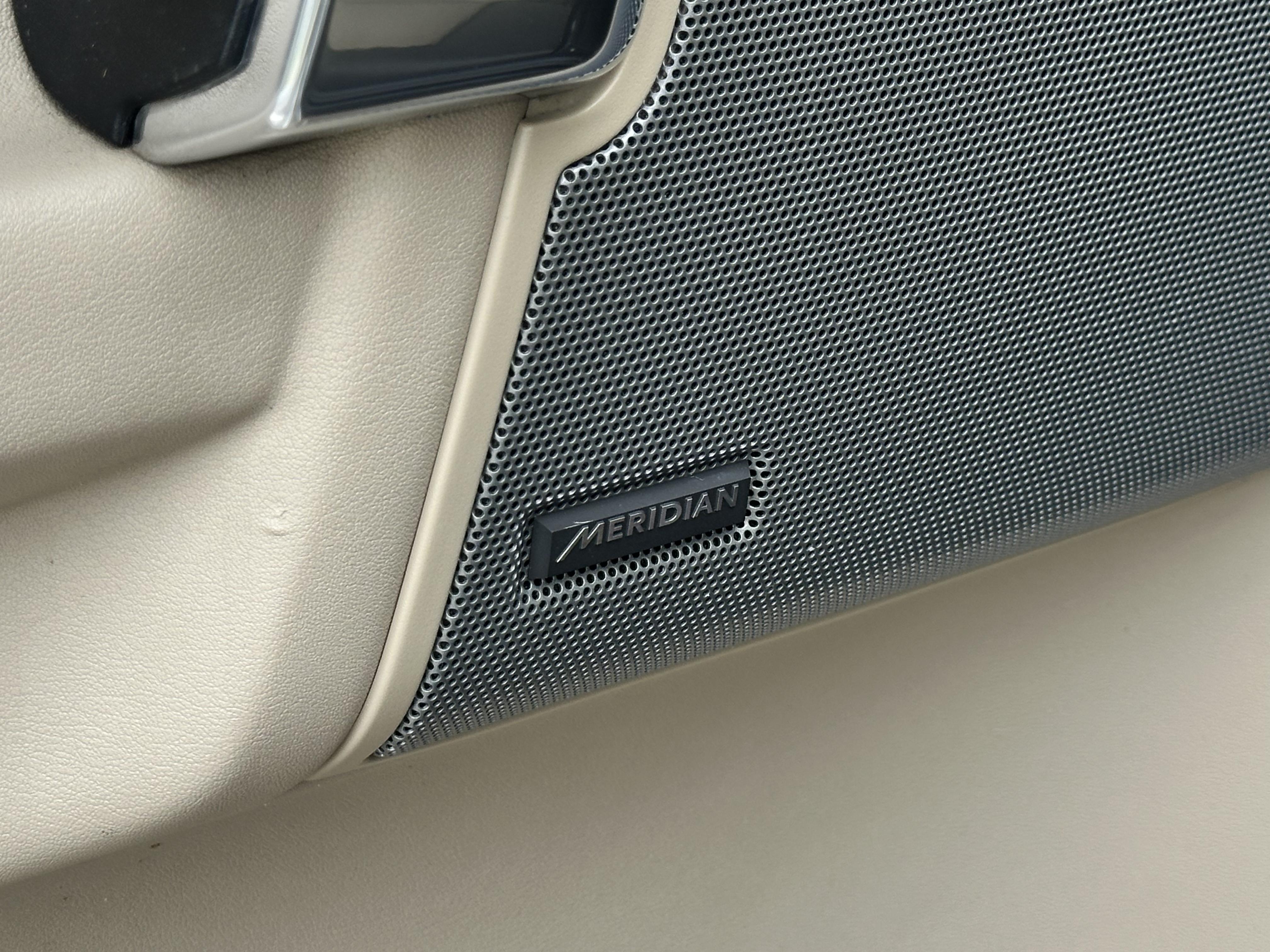 Land Rover Discovery 2019 thumb 6