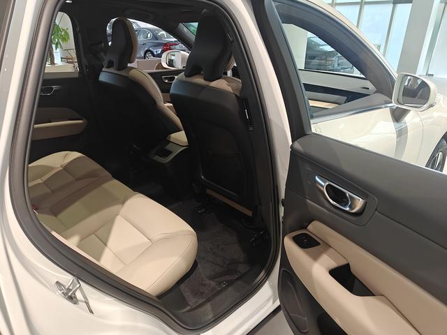 Volvo XC60 2026 thumb 3