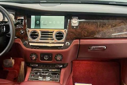 Rolls-Royce Ghost 2015 thumb 4