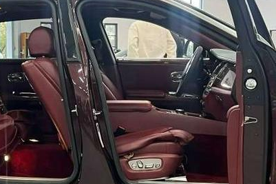 Rolls-Royce Ghost 2015 thumb 6