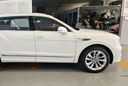 Bentley Bentayga 2024 thumb 2