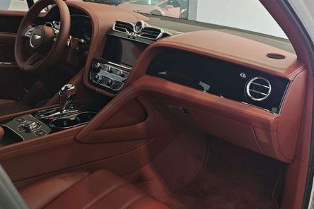 Bentley Bentayga 2024 thumb 5