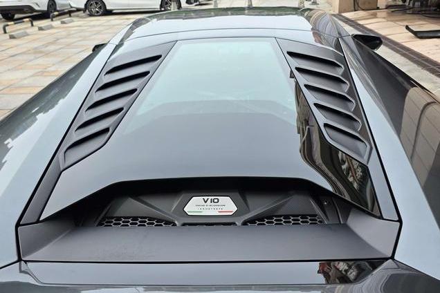 Lamborghini Huracán 2019 thumb 2
