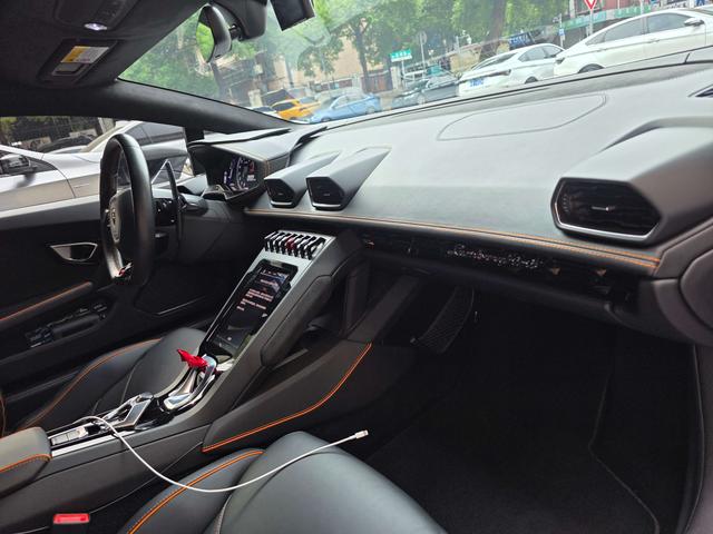 Lamborghini Huracán 2019 thumb 5